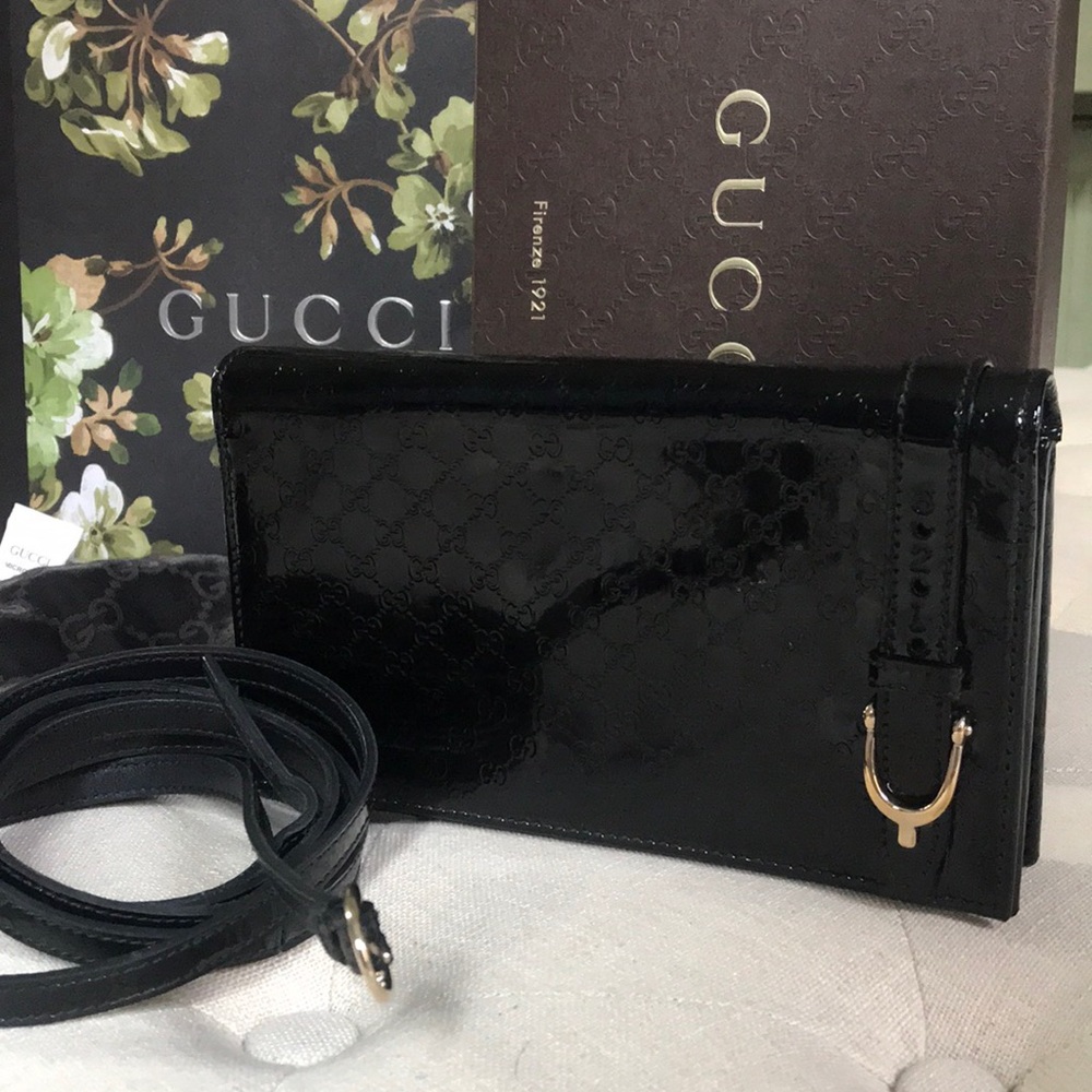 GUCCI Signature Logo Bag in Patent Leather